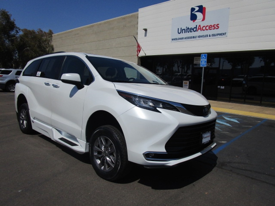 Used 2023 Toyota Sienna Hybrid XLE Plus - BraunAbility Side Entry Entry Fold Out Automatic Ramp