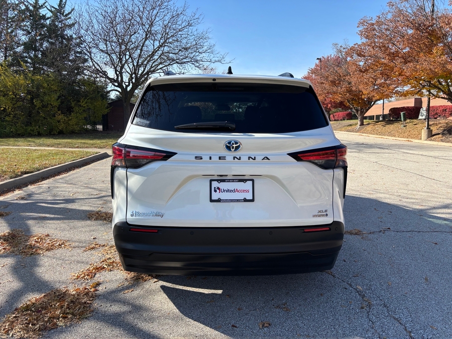 Used 2021 Toyota Sienna Hybrid XLE Base - BraunAbility Side Entry Entry Fold Out Automatic Ramp