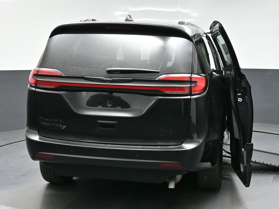 New 2026 Chrysler Pacifica Select Sport - BraunAbility Side Entry In Floor Automatic Ramp