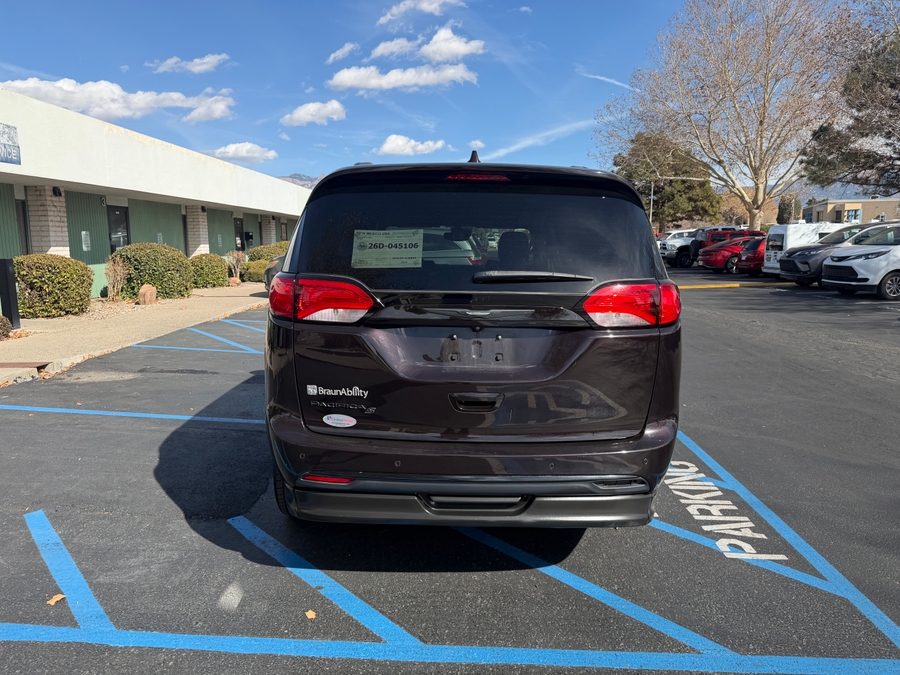 Used 2018 Chrysler Pacifica Touring L - BraunAbility Side Entry Entry In Floor Automatic Ramp