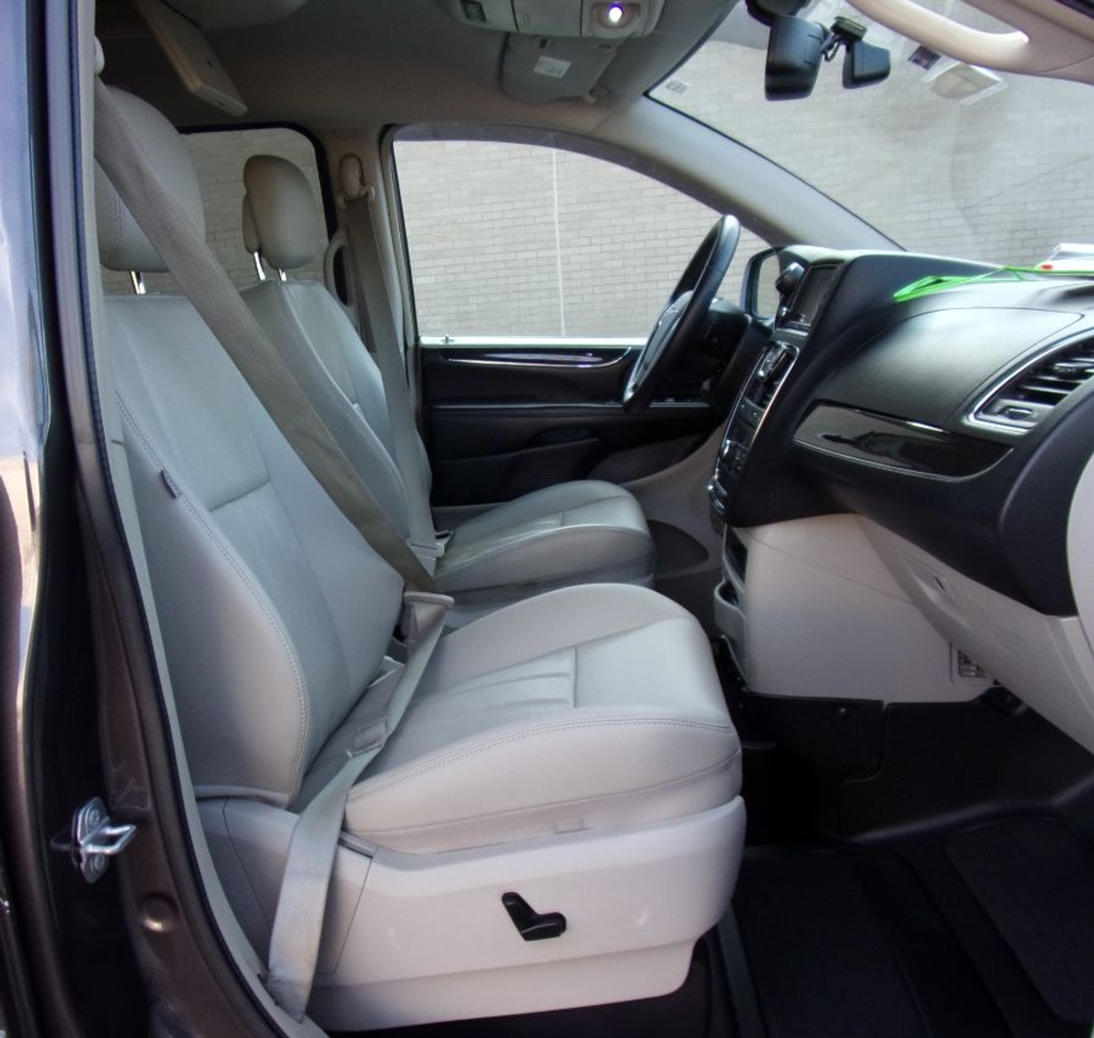 2015 CHRYSLER TOWN AND COUNTRY - Image 13