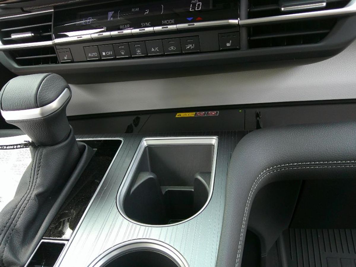 2025 TOYOTA SIENNA - Image 20