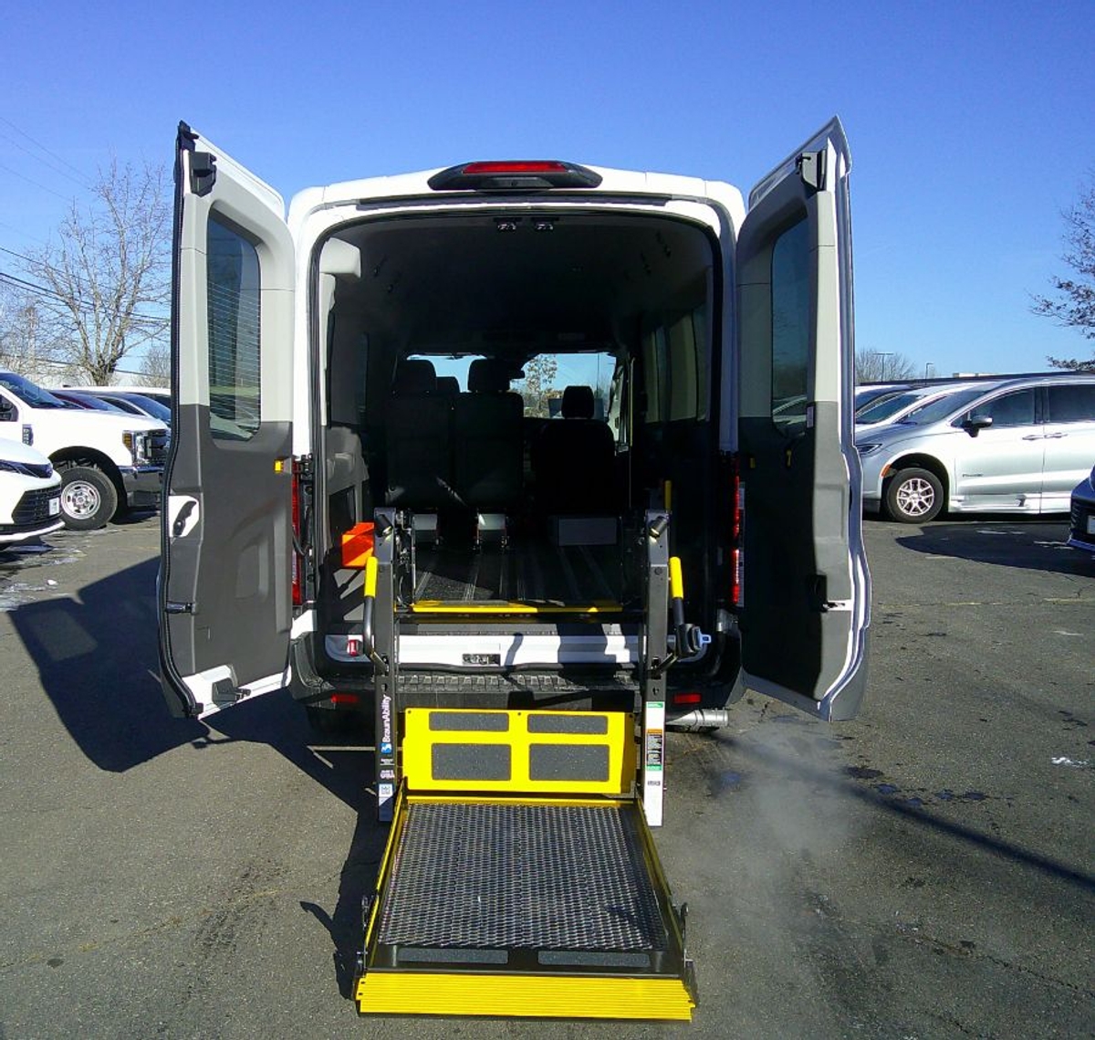 White Ford T350 image number 9