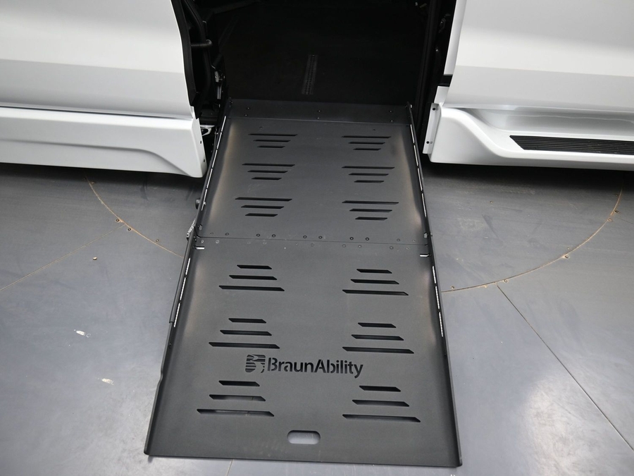 New 2026 Toyota Sienna Hybrid XLE Add - BraunAbility Side Entry Fold Out Automatic Ramp