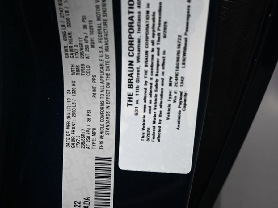 Used 2025 Chrysler Pacifica Select - BraunAbility Side Entry In Floor Automatic Ramp
