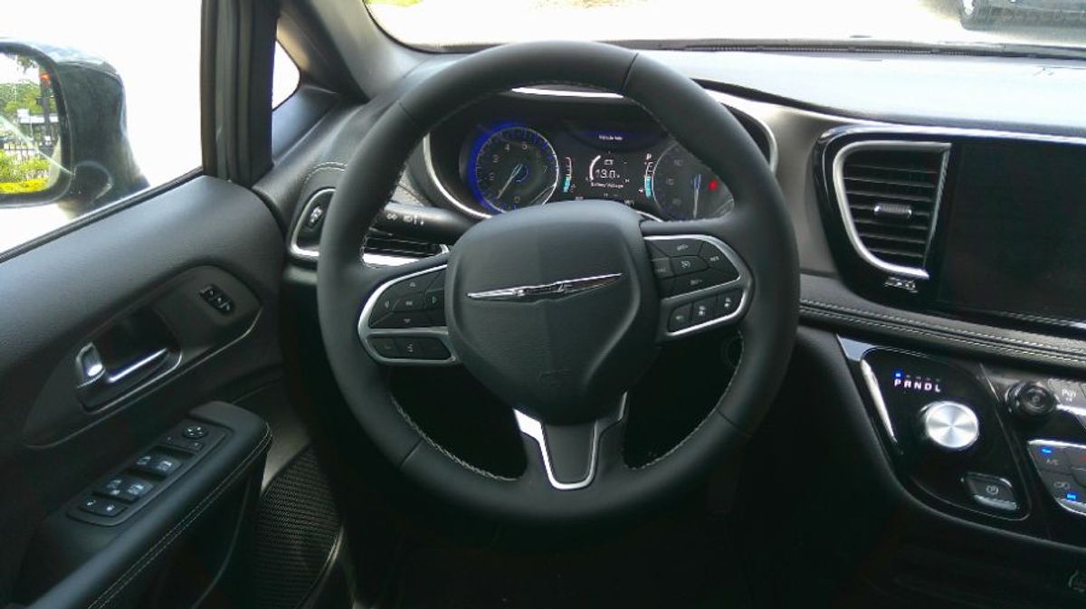 Grey Chrysler Pacifica image number 8