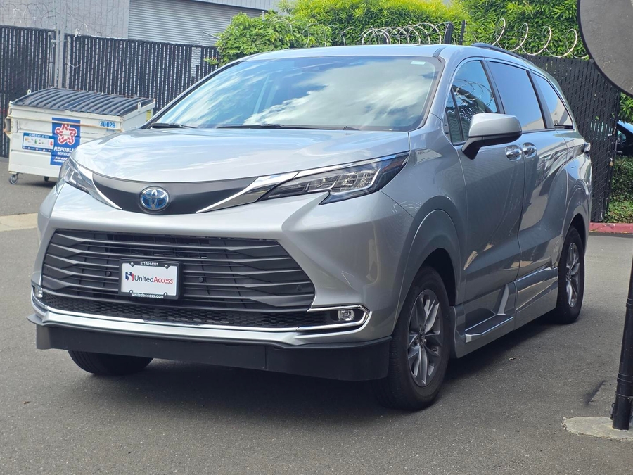 Used 2022 Toyota Sienna Hybrid XLE - VMI Side Entry Entry In Floor Automatic Ramp