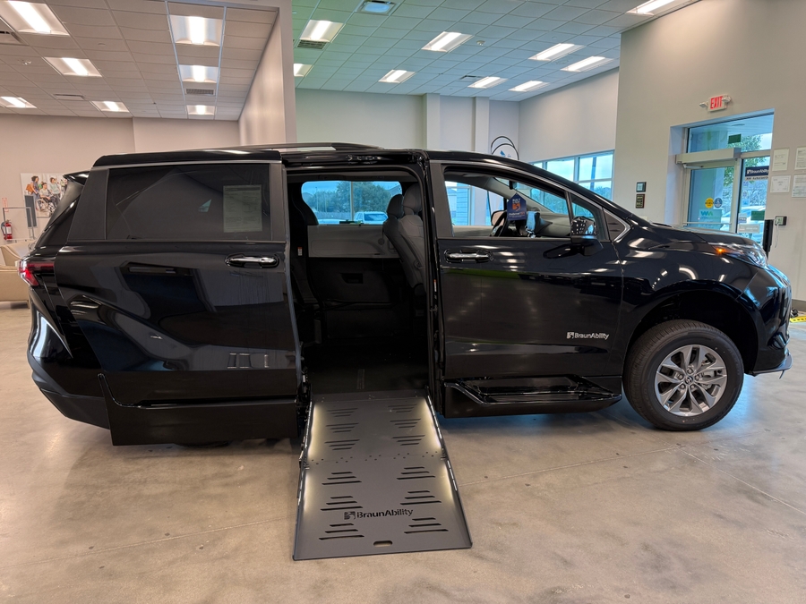 Black Toyota Sienna image number 8