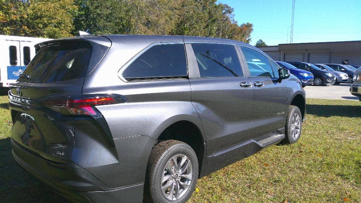 2025 TOYOTA SIENNA - Image 4