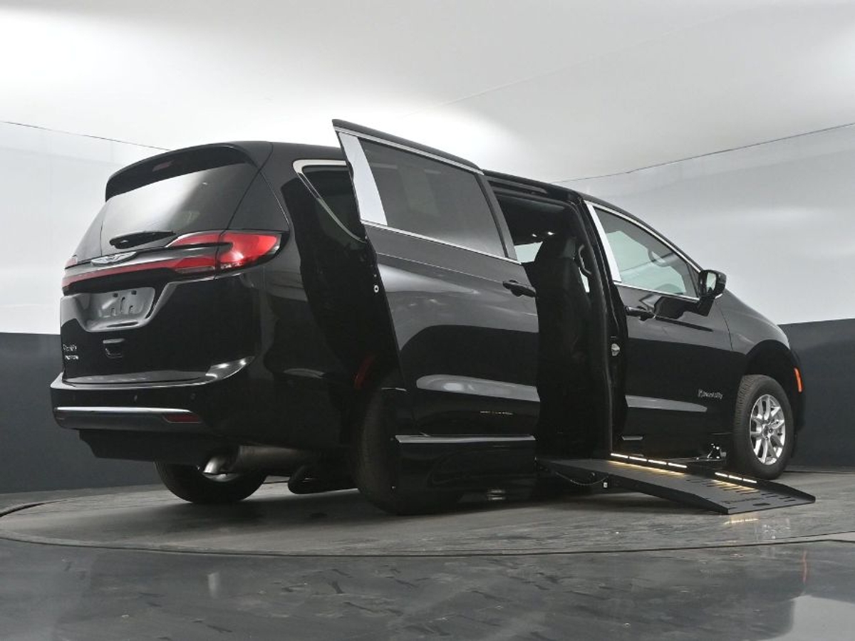 2025 CHRYSLER PACIFICA - Image 21