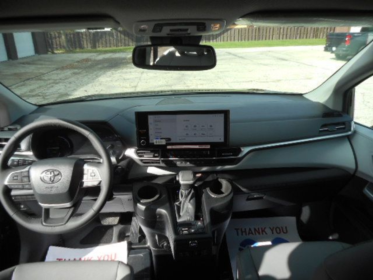 2025 TOYOTA SIENNA - Image 20