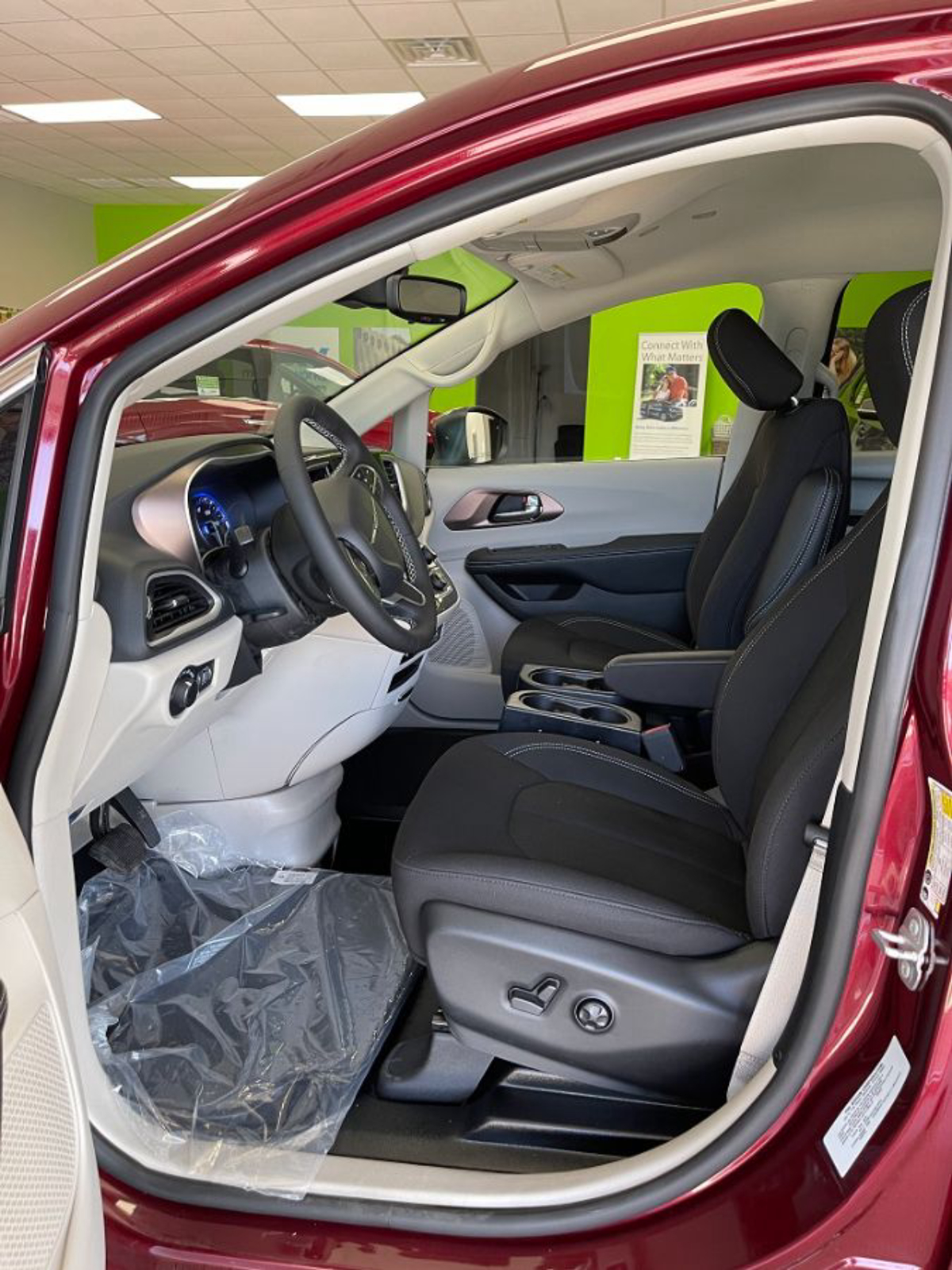 2023 CHRYSLER VOYAGER - Image 13