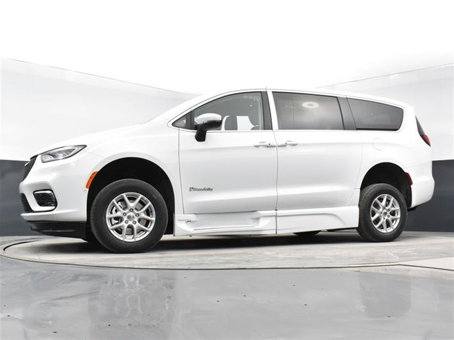 Used 2024 Chrysler Pacifica Touring L - BraunAbility Side Entry In Floor Automatic Ramp
