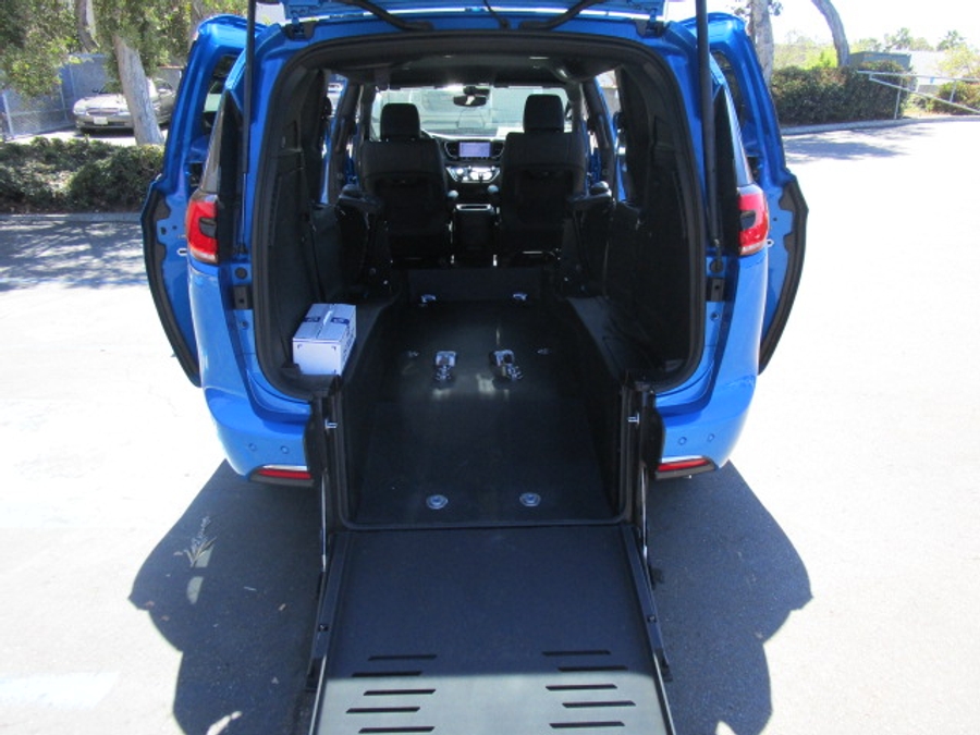 New 2026 Chrysler Pacifica Select Safety - BraunAbility Rear Entry Entry Fold Out Manual Ramp