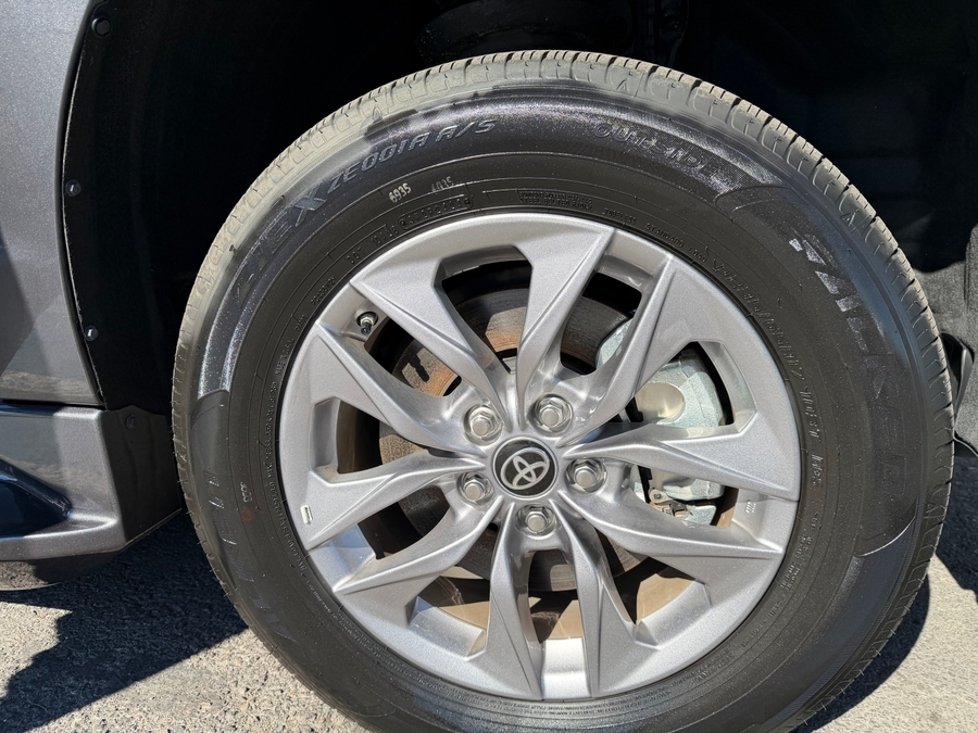 Used 2025 Toyota Sienna Hybrid XLE Base - BraunAbility Side Entry Fold Out Automatic Ramp