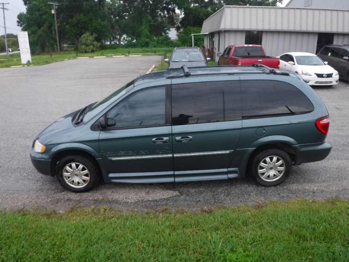 2006 CHRYSLER TOWN AND COUNTRY - Image 6