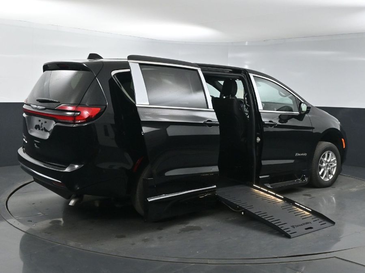 2025 CHRYSLER PACIFICA - Image 8
