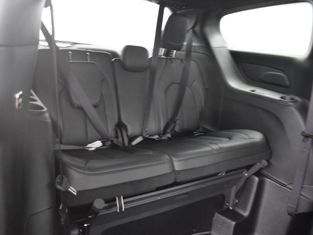 2025 CHRYSLER PACIFICA - Image 10