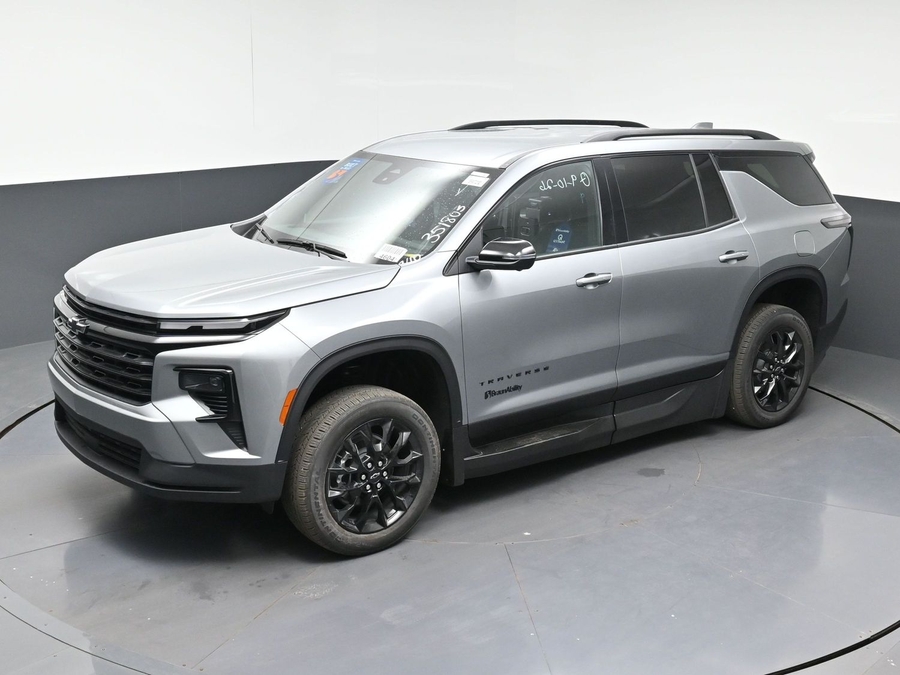 Grey Chevrolet Traverse image number 15