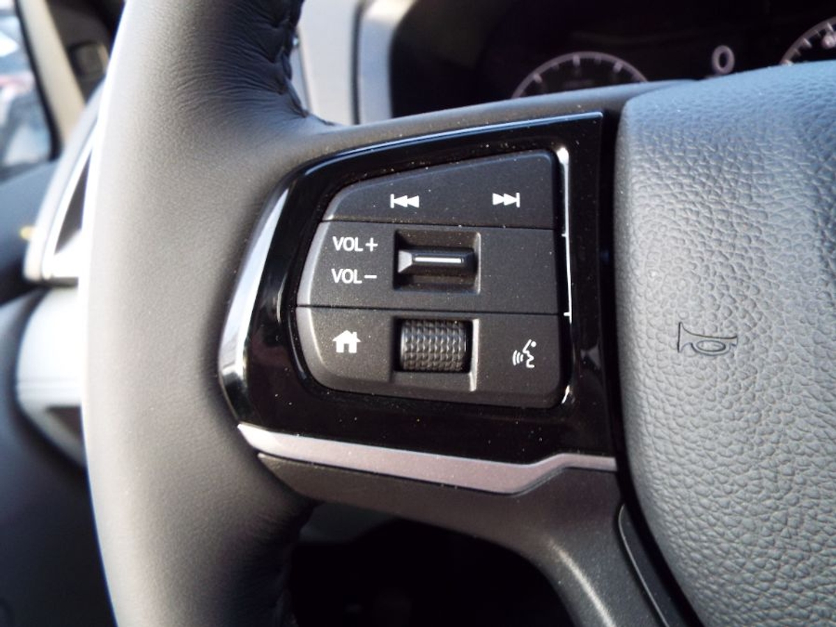 Silver Honda Odyssey image number 9