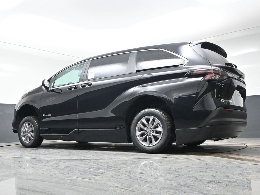 Black Toyota Sienna image number 20