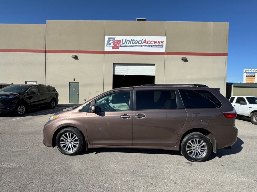 Used 2018 Toyota Sienna XLE - ATS Rear Entry Entry Fold Out Manual Ramp