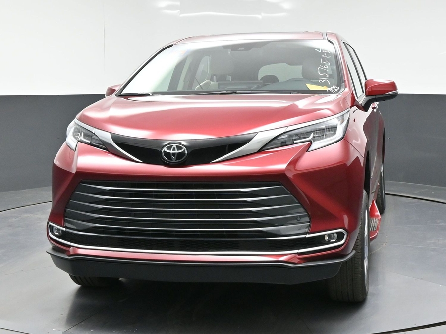 New 2026 Toyota Sienna Hybrid Limited - BraunAbility Side Entry In Floor Automatic Ramp