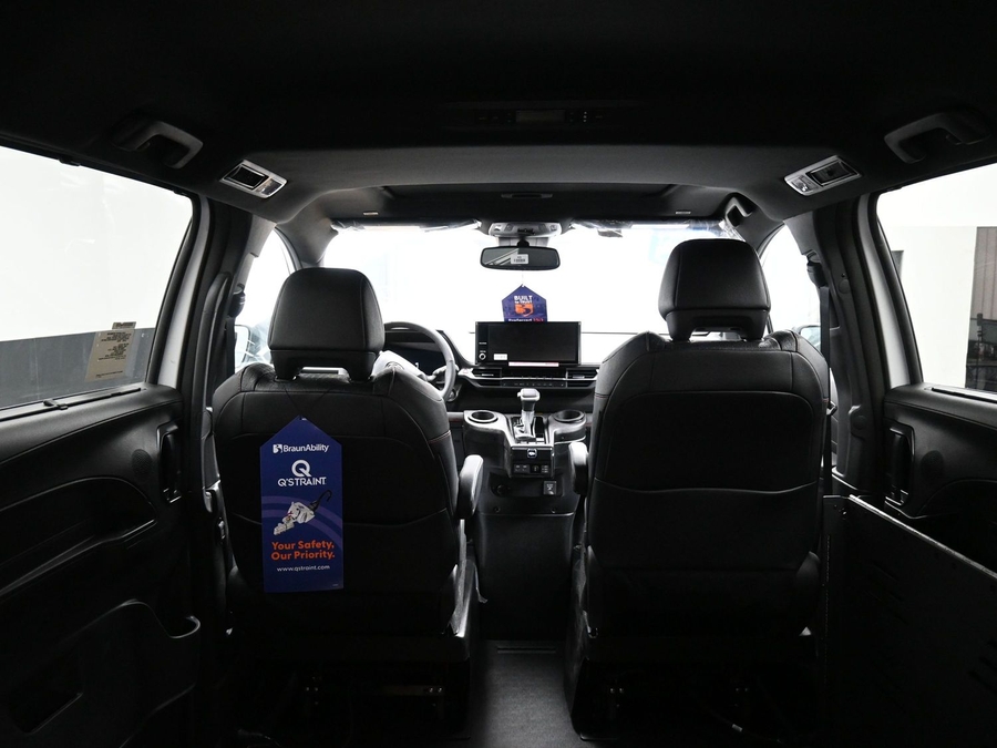 New 2025 Toyota Sienna Hybrid XSE Sport - BraunAbility Side Entry Entry Fold Out Automatic Ramp