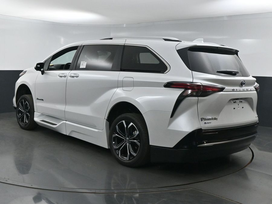 New 2025 Toyota Sienna Hybrid Platinum - BraunAbility Side Entry Entry In Floor Automatic Ramp