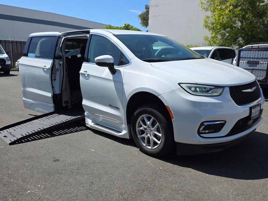 Used 2023 Chrysler Pacifica Touring L - BraunAbility Side Entry Entry Fold Out Automatic Ramp