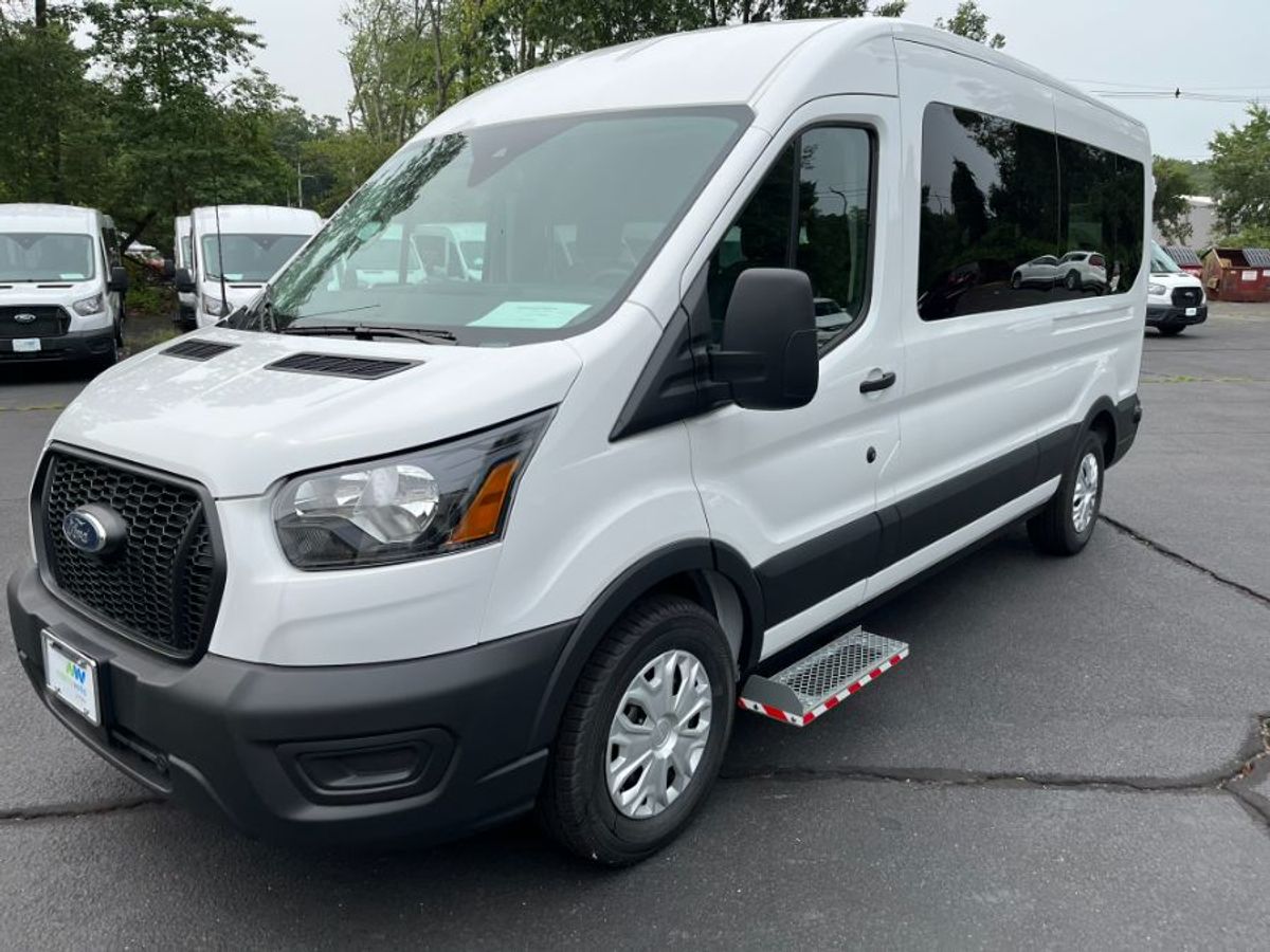 White Ford T350 image number 1