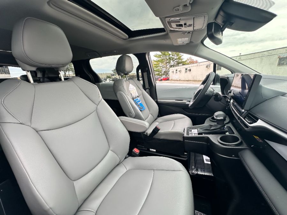 2025 TOYOTA SIENNA - Image 11