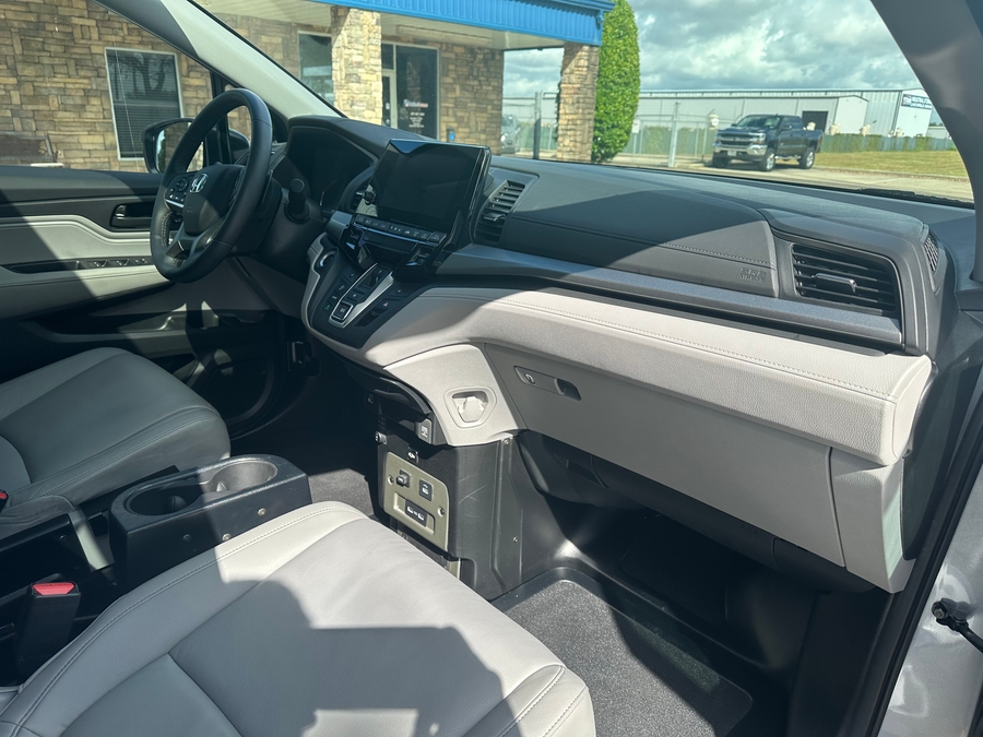 Used 2022 Honda Odyssey EX-L - BraunAbility Side Entry Entry In Floor Automatic Ramp