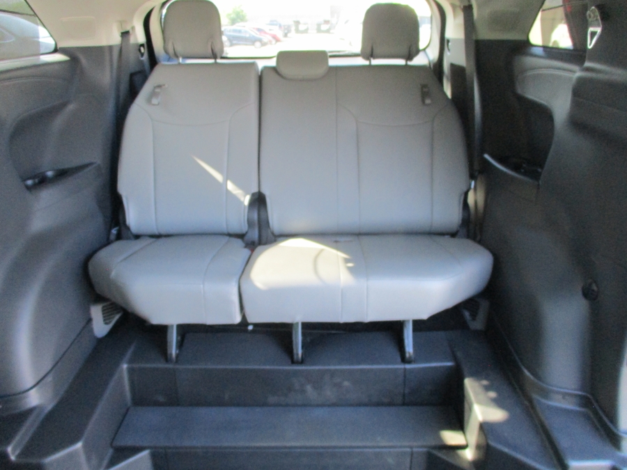 Red Toyota Sienna image number 7