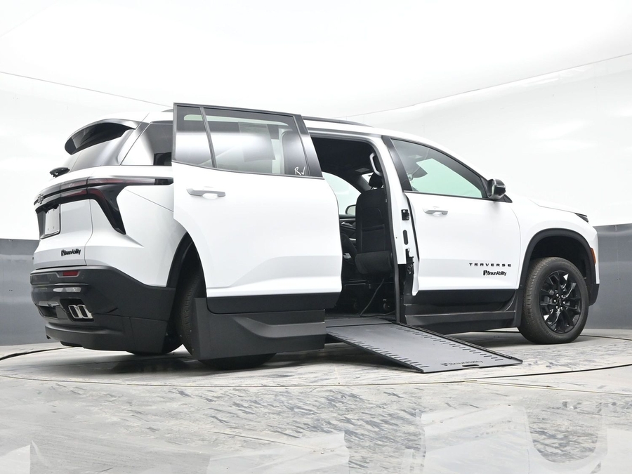 New 2025 Chevrolet Traverse 1LT Midnight - BraunAbility Side Entry Entry In Floor Automatic Ramp