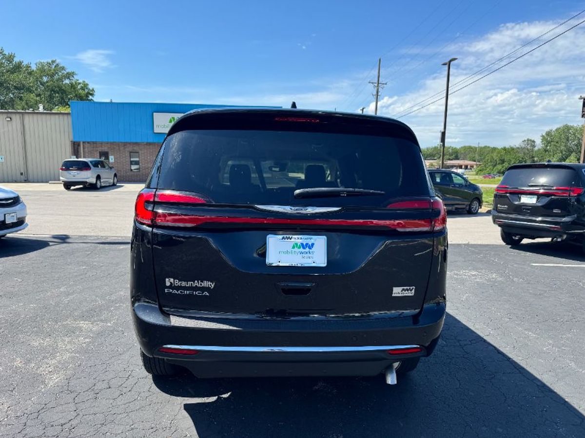 2023 CHRYSLER PACIFICA - Image 15