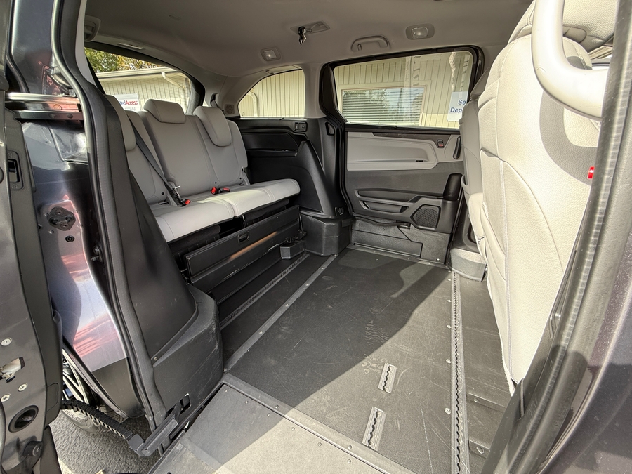 Used 2019 Honda Odyssey Elite - BraunAbility Side Entry Entry In Floor Automatic Ramp