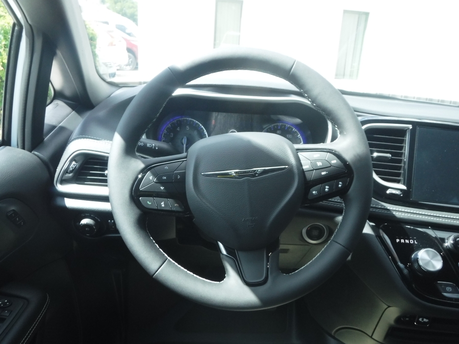 White Chrysler Pacifica image number 10