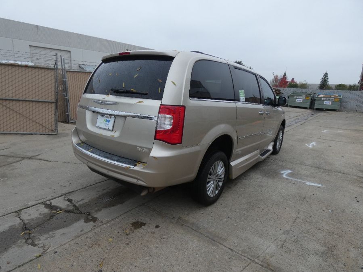 2015 CHRYSLER TOWN AND COUNTRY - Image 9