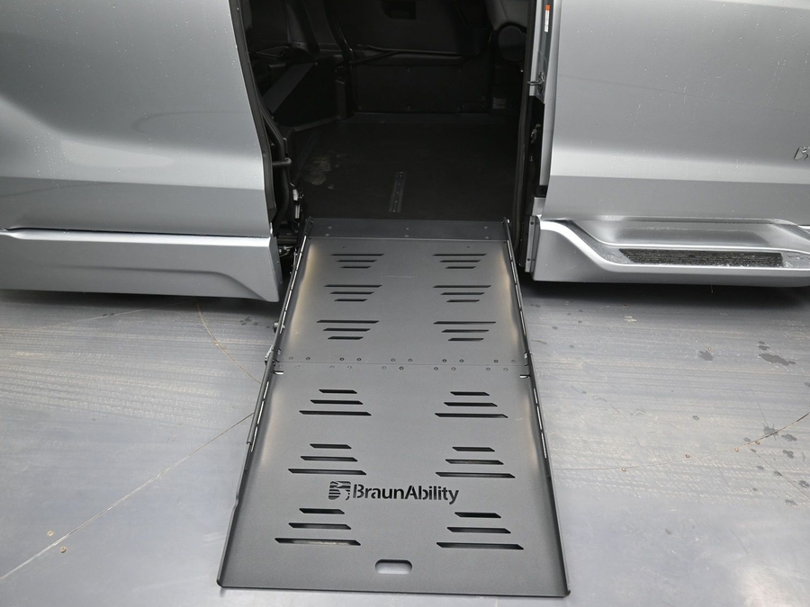 New 2025 Toyota Sienna Hybrid XLE Plus - BraunAbility Side Entry Entry Fold Out Automatic Ramp