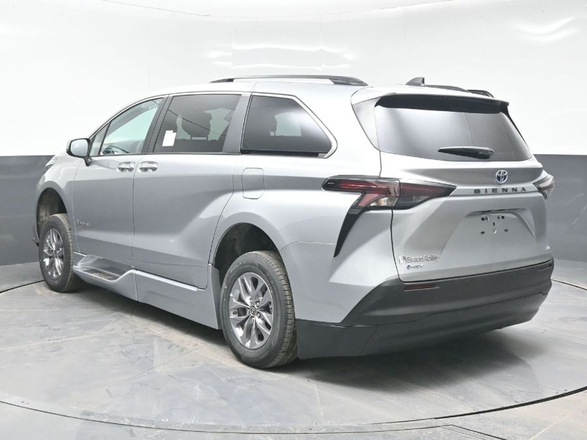 2025 TOYOTA SIENNA - Image 6