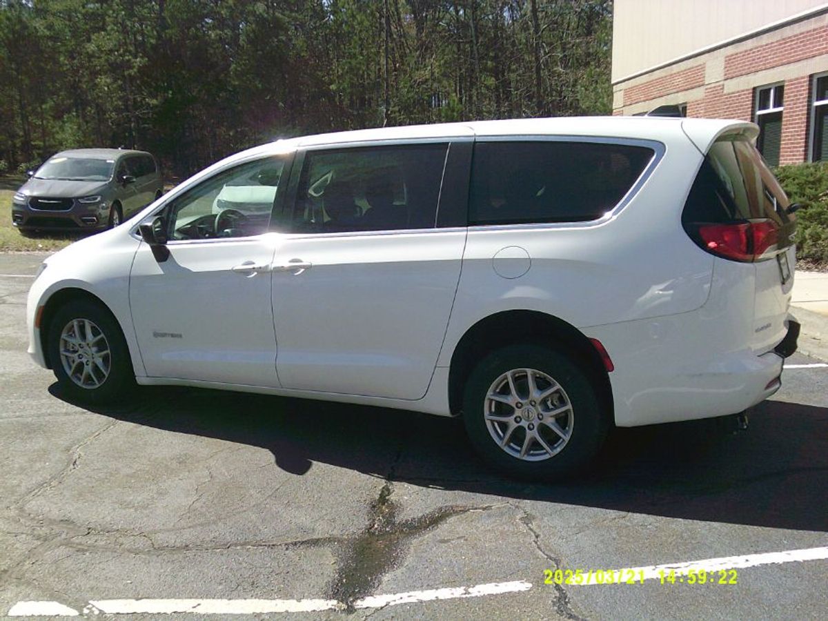 2024 CHRYSLER VOYAGER - Image 4