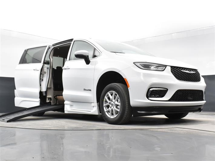 Used 2024 Chrysler Pacifica Touring L - BraunAbility Side Entry In Floor Automatic Ramp