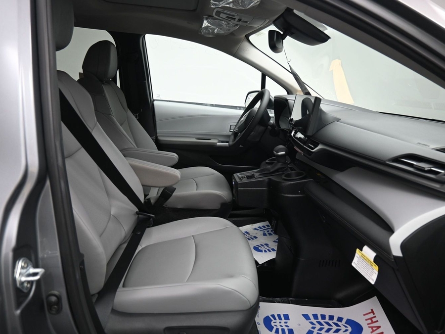 New 2026 Toyota Sienna Hybrid XLE Add - BraunAbility Side Entry Fold Out Automatic Ramp