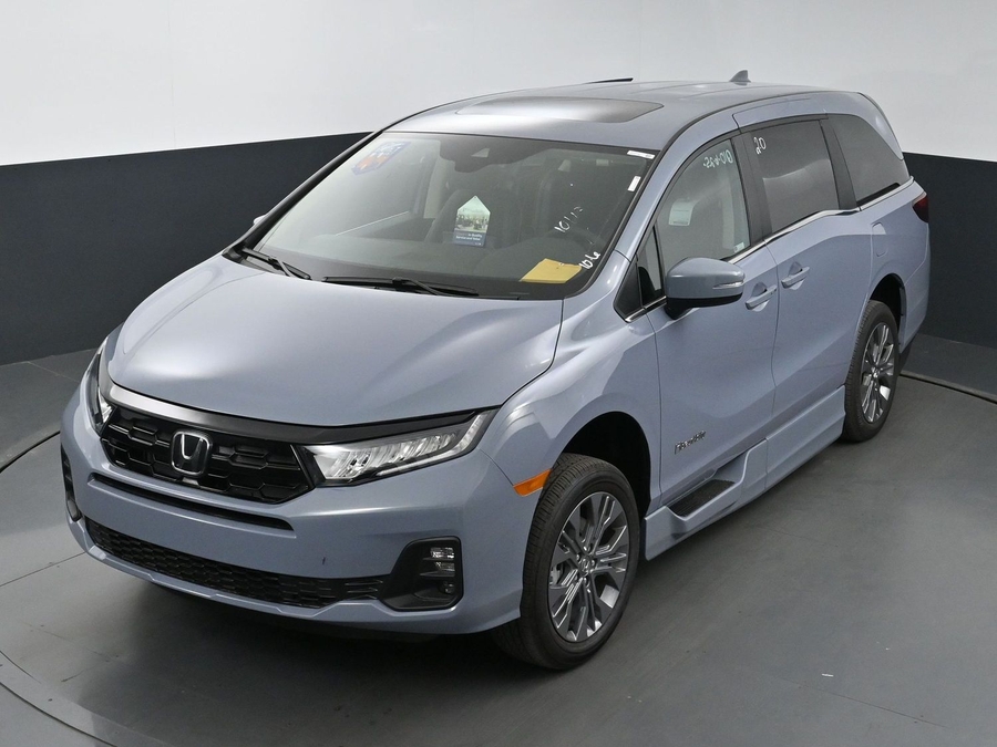 New 2025 Honda Odyssey Touring - BraunAbility Side Entry Entry In Floor Automatic Ramp