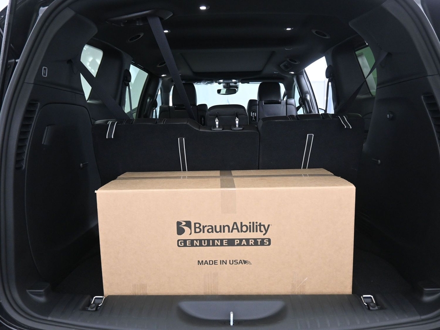 New 2026 Chrysler Pacifica Select Plus - BraunAbility Side Entry In Floor Automatic Ramp