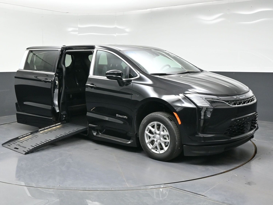 Black Chrysler Pacifica image number 23