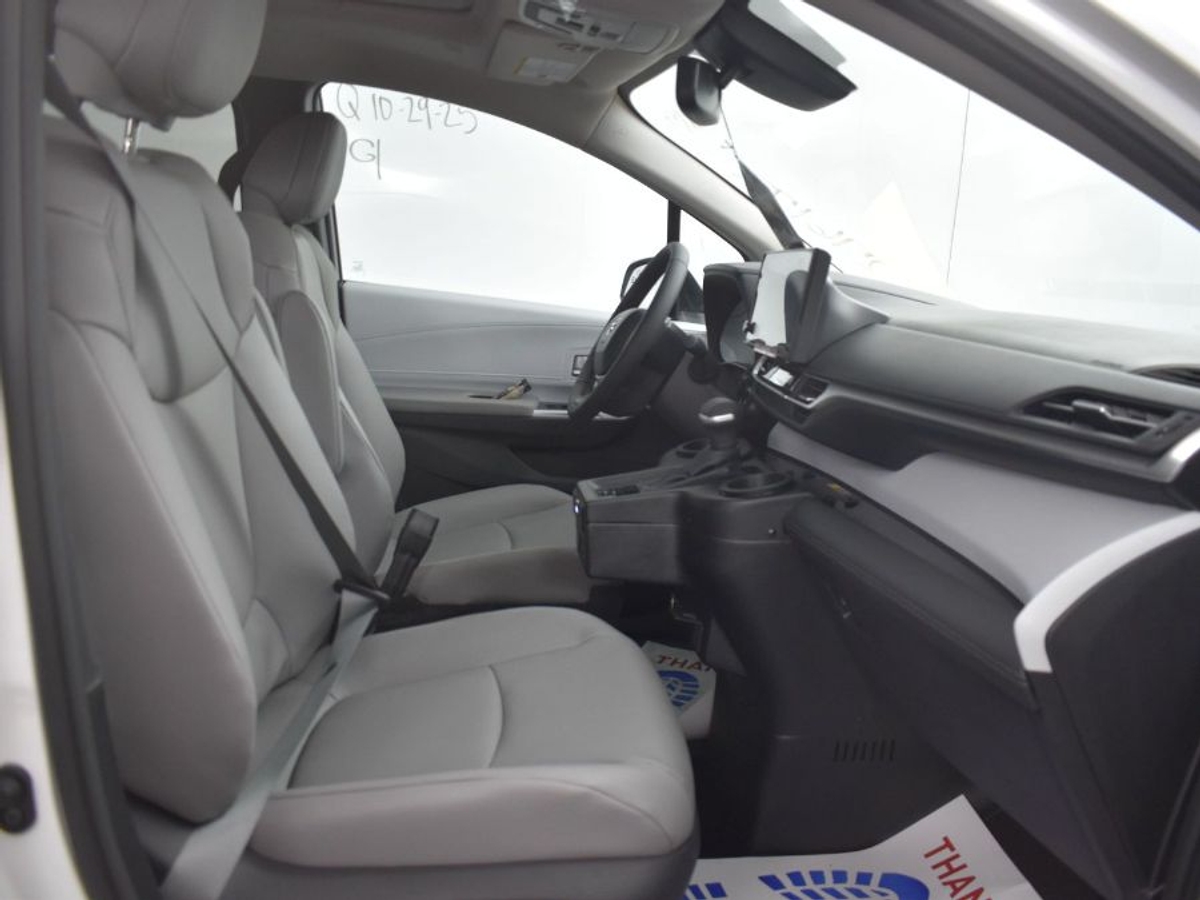 2025 TOYOTA SIENNA - Image 7