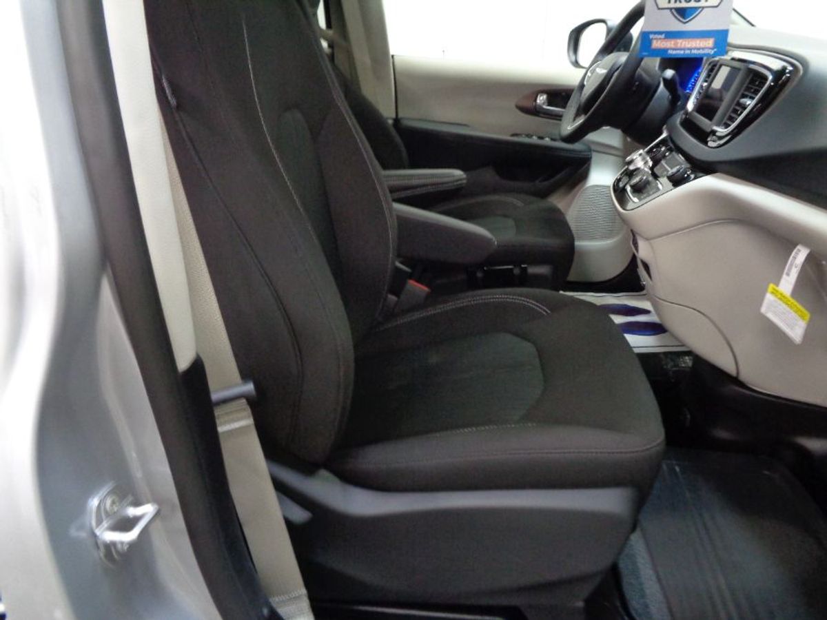 2023 CHRYSLER VOYAGER - Image 15