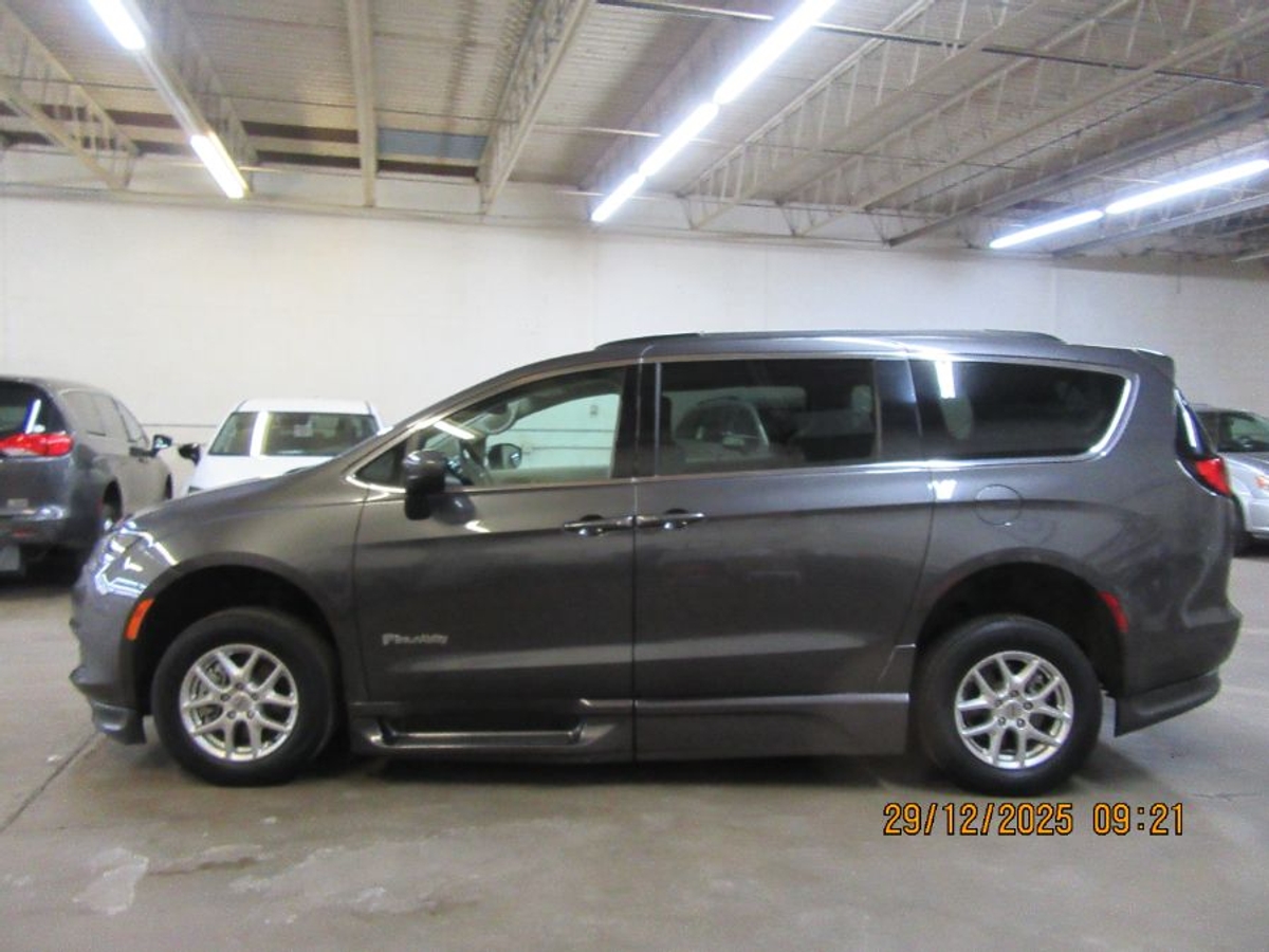 2021 CHRYSLER VOYAGER - Image 11